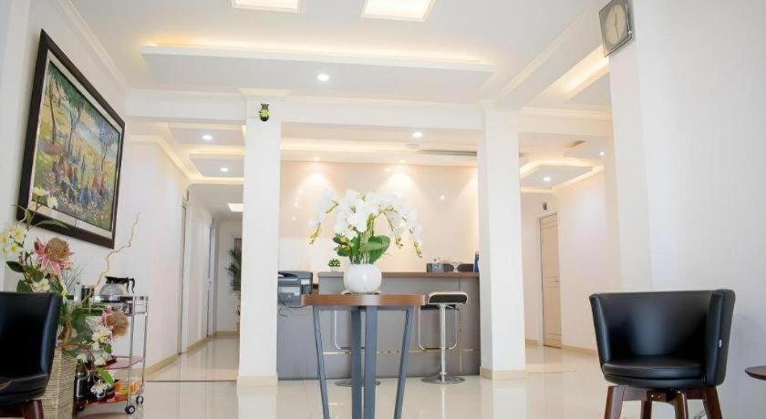 W Express Tebet Jakarta